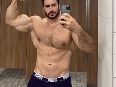 *HOT* Arab bodybuilder cums