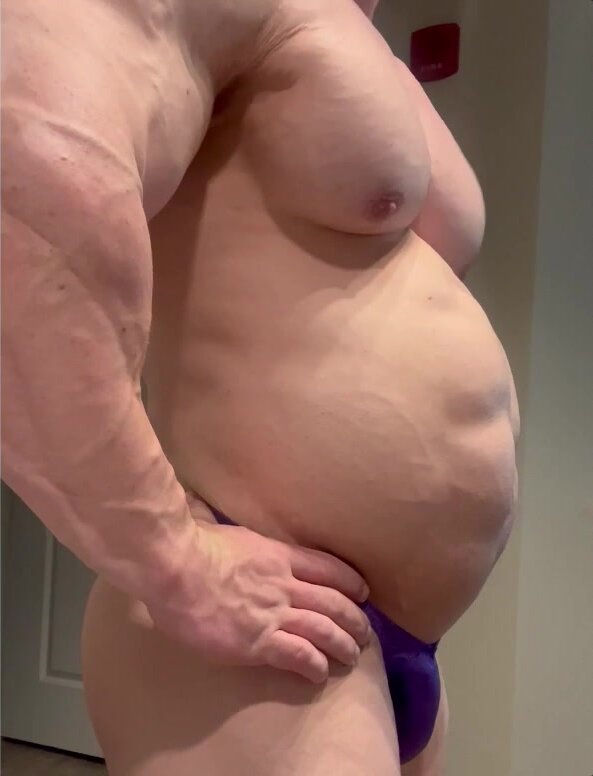 Roid belly and pecs bounce