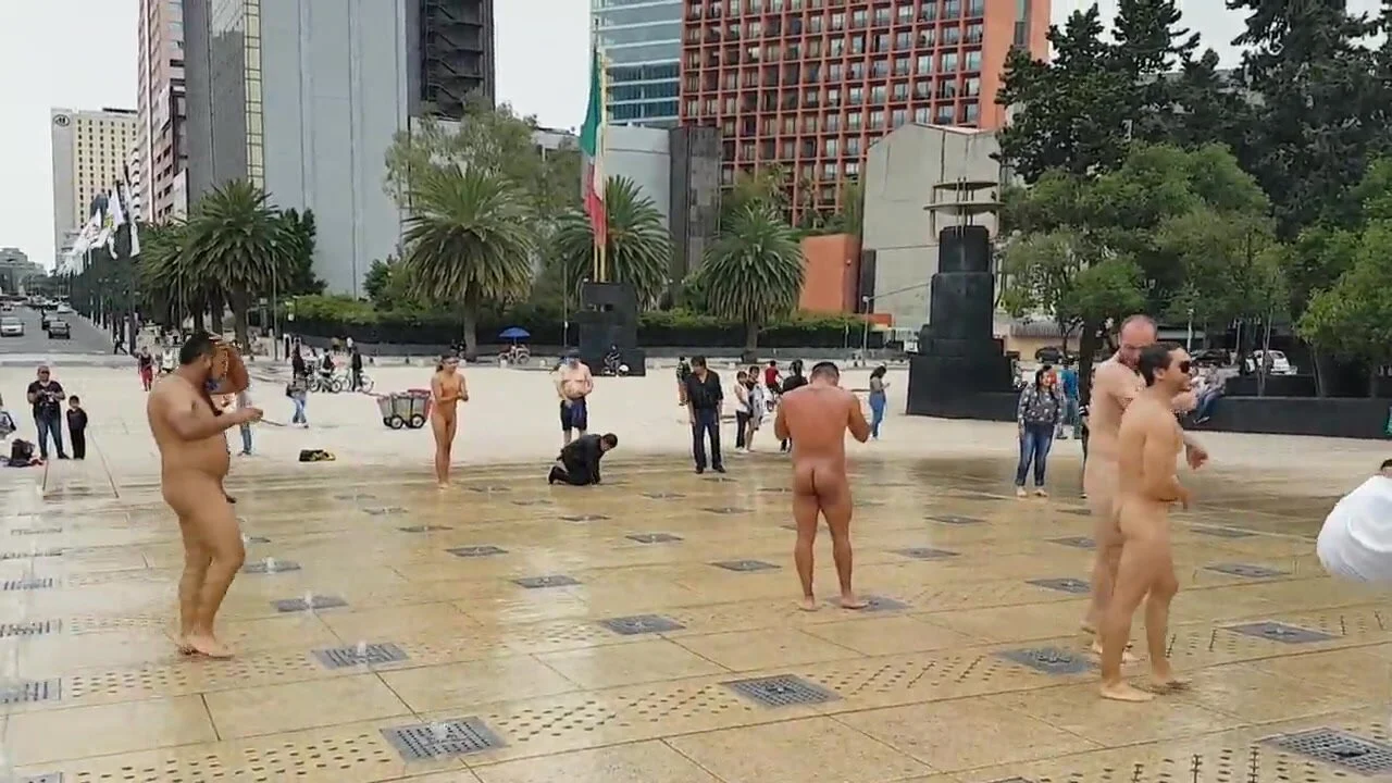 public cfnm 3D  Cfnm men public - ThisVid.com
