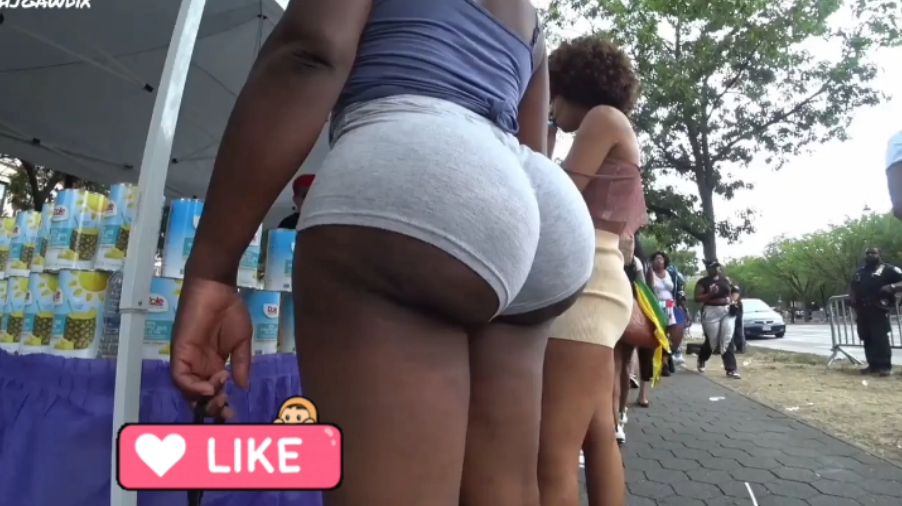 SHAPELY BODACIOUS JIGGLY BUBBLE BUTT CANDID