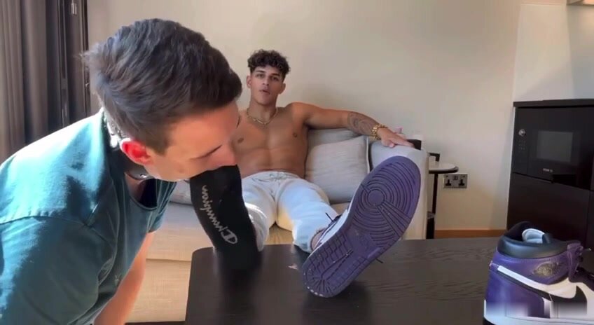 make gay guy worship feet