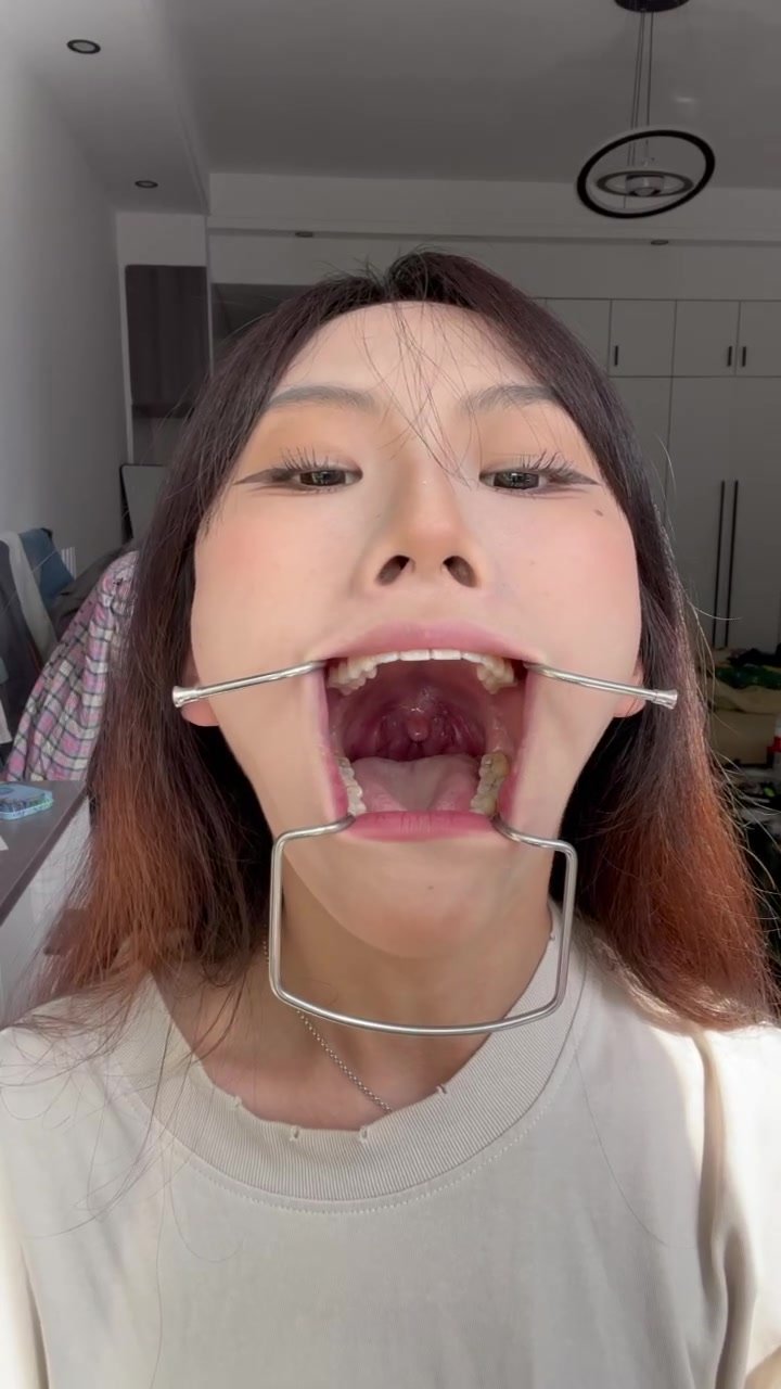 Pretty girl open mouth