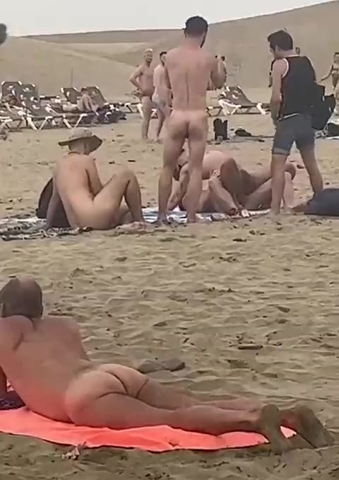 Public fuck at the beach - video 3
