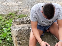 filming his friend pissing in public - video 2