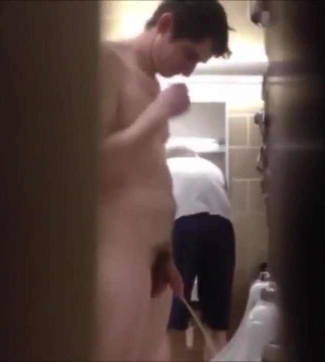 lockerroom alpha males piss fully naked