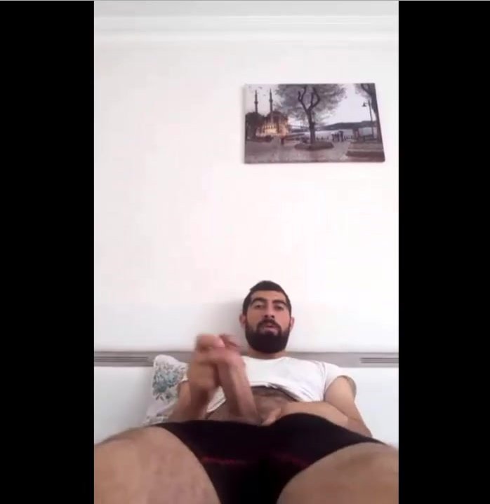 Tukish yarrak masturbates