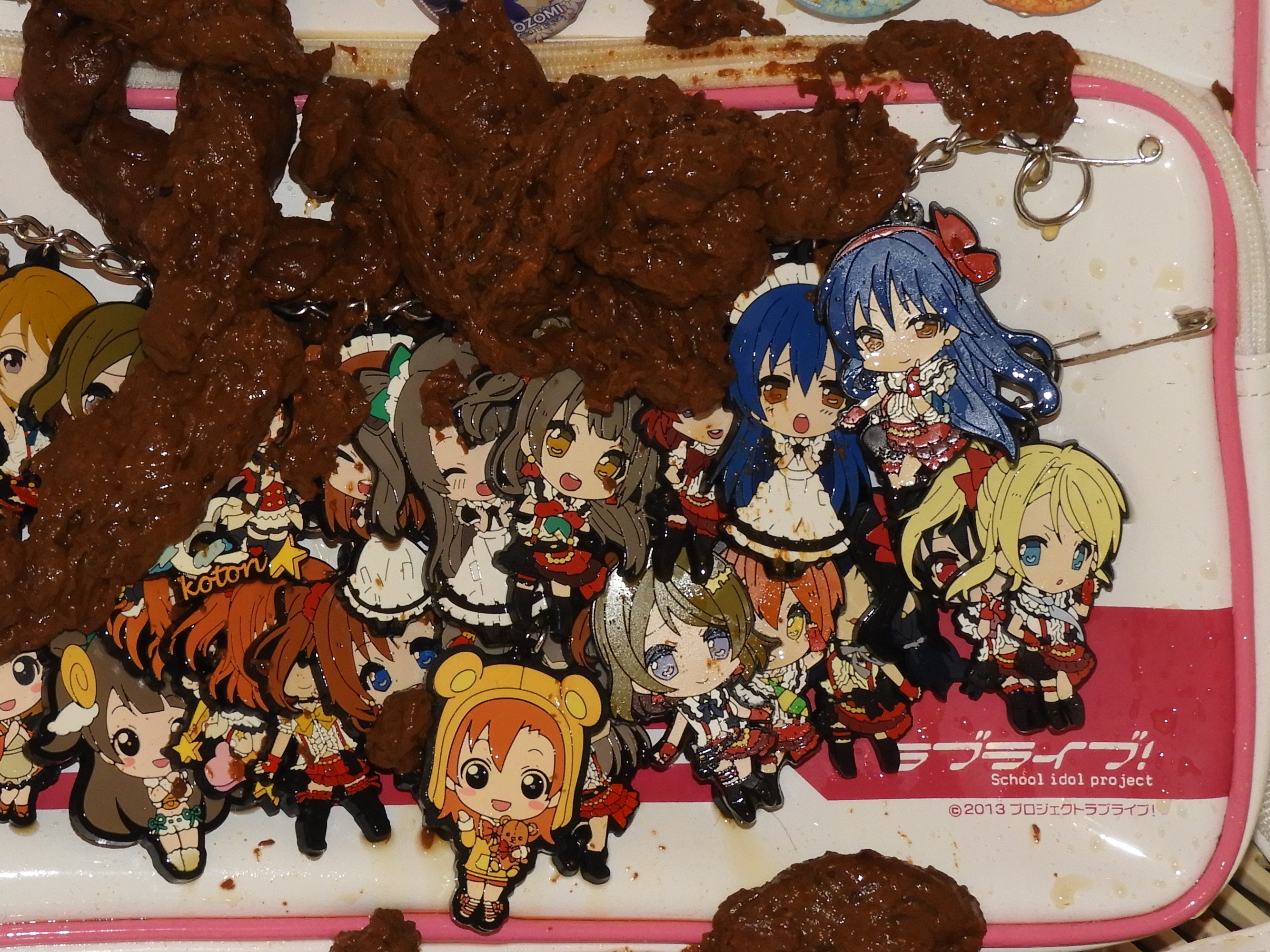 Pooping to the "Love-Live!" decorated bag.