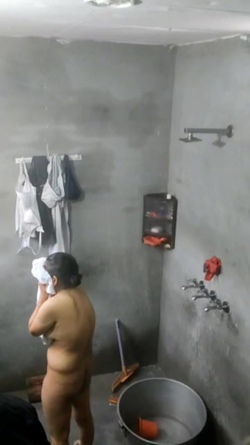 Bhabi Bathing Spying 2