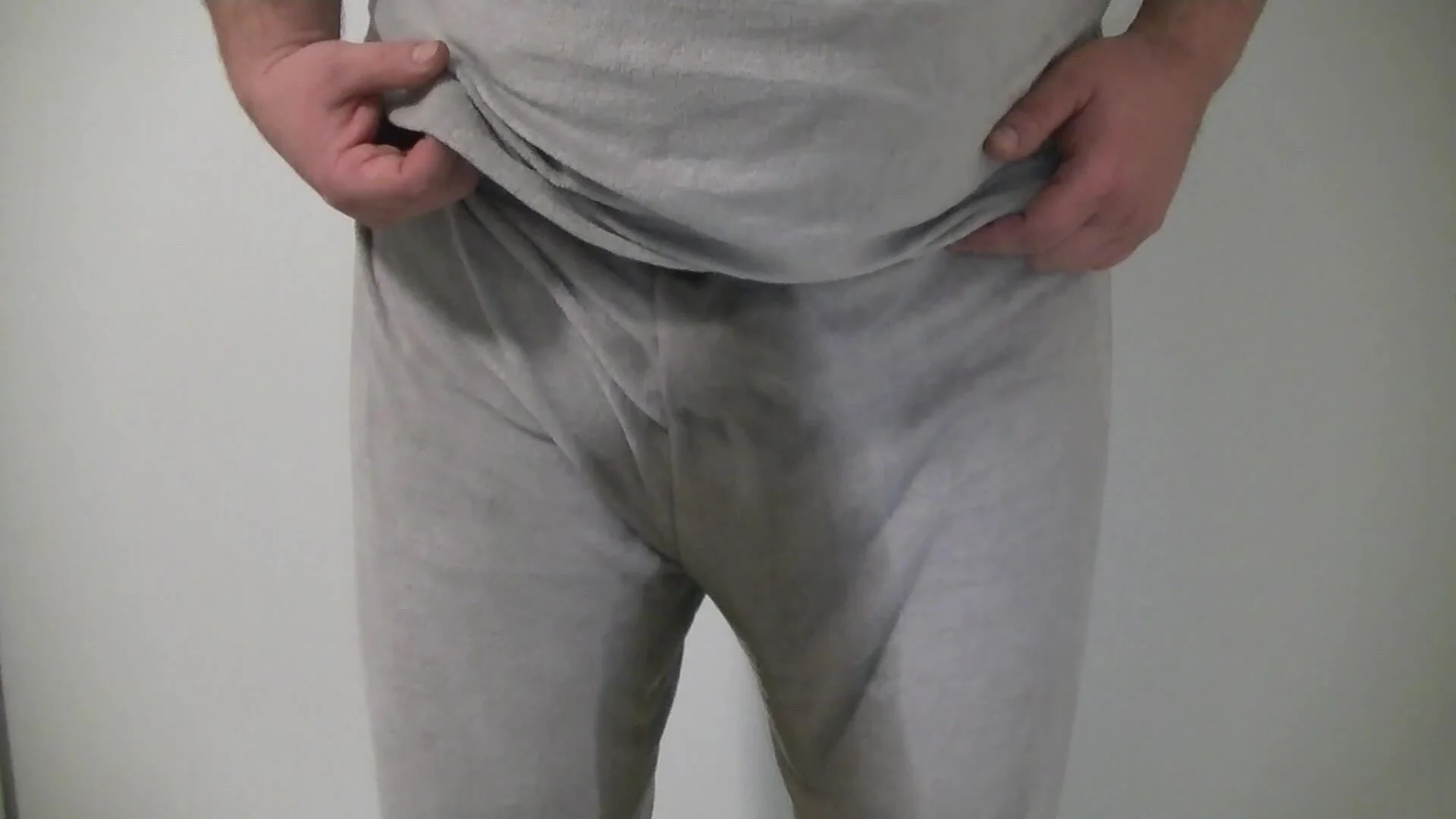 Pants pissing (male) - Pants pissing (male) |ThisVid.com