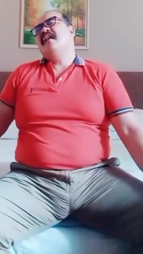 Bulto de señor gordo de Indonesia - video 2