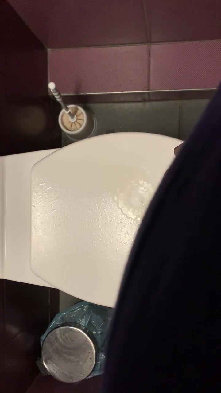 Toilet piss - video 34