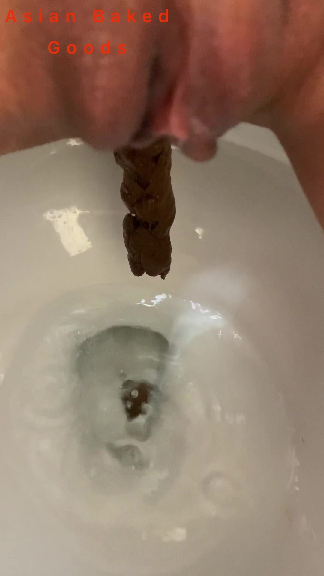 Hot girl pooping - video 33
