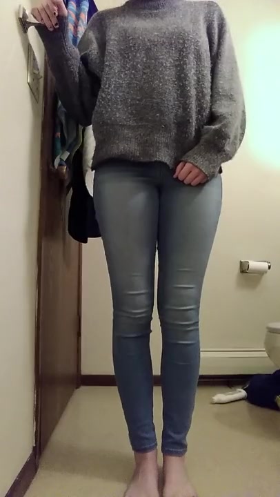 Hot teen pees her tight jeans