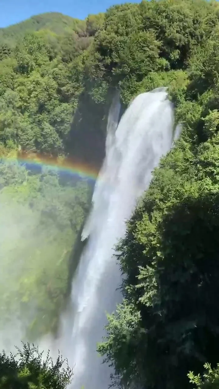 Fudendo na cachoeira - ThisVid.com