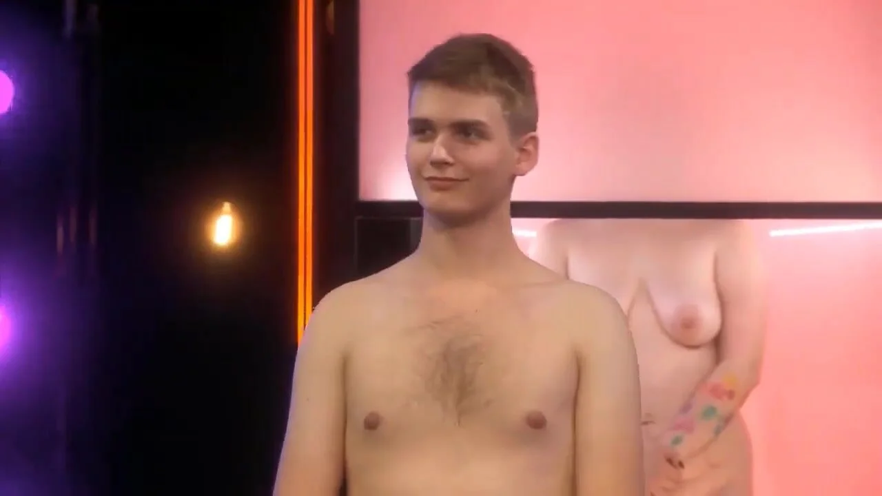 Flabby guy naked on TV - ThisVid.com