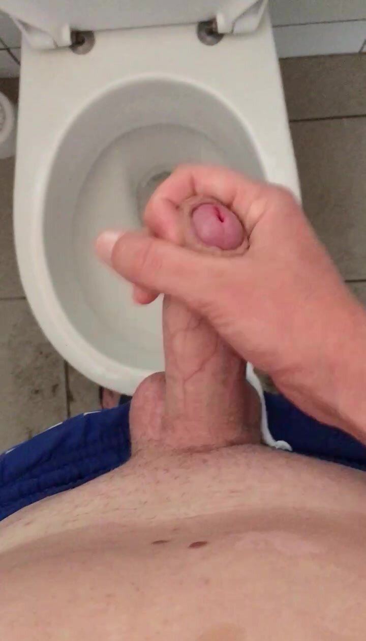 Twitter @popperlover99 cum in toilet