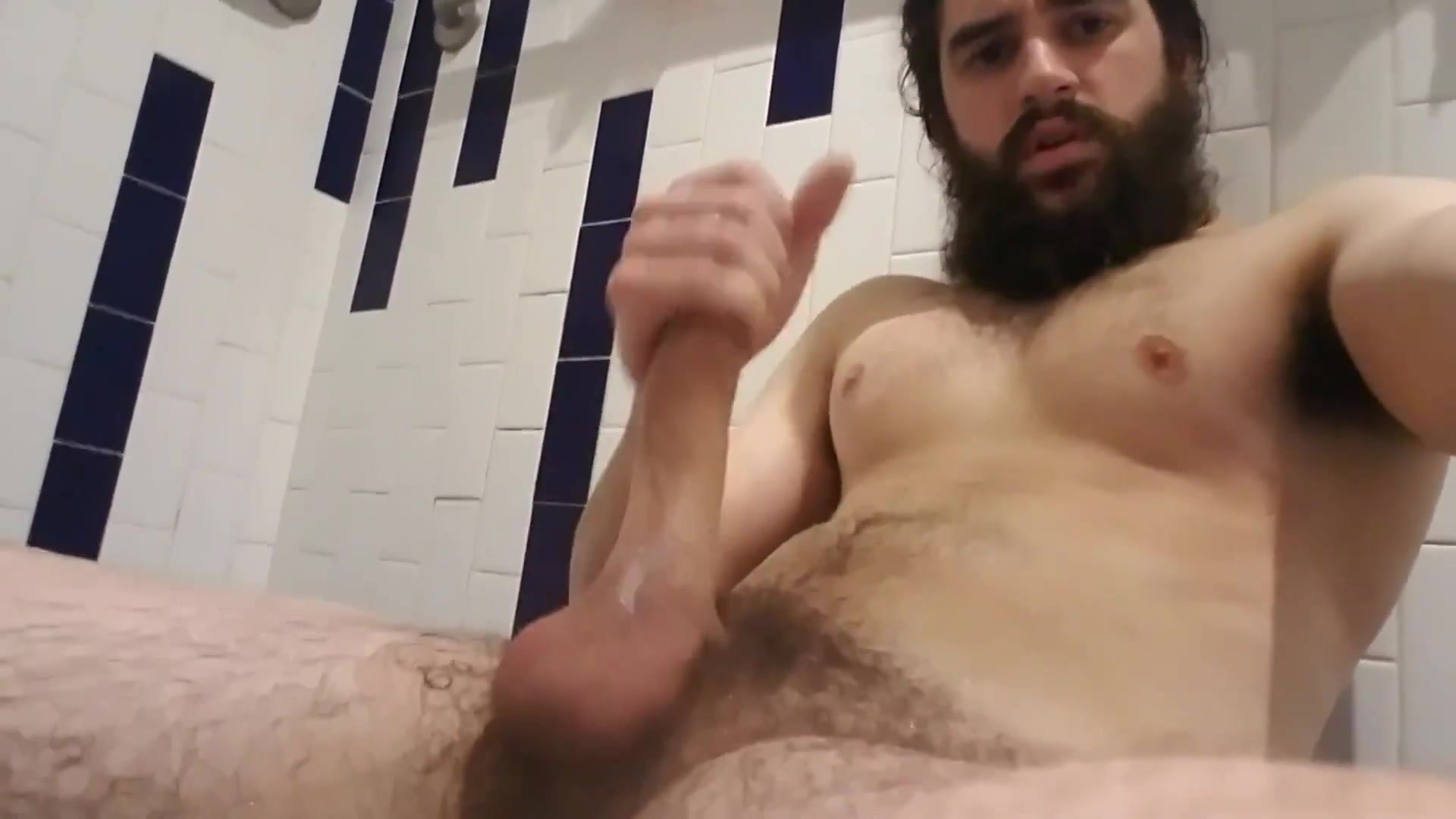 Straight bearded bro busts a nut in gym shower