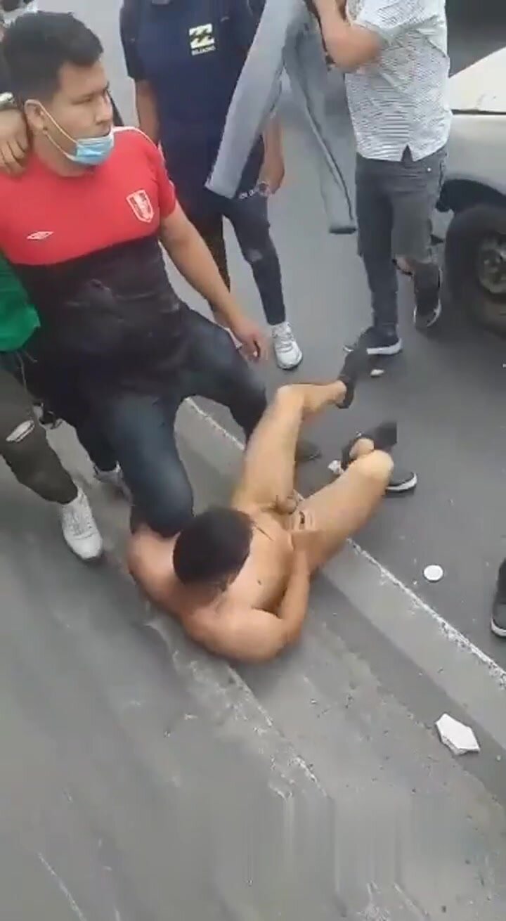 Thief beaten and stripped naked - ThisVid.com