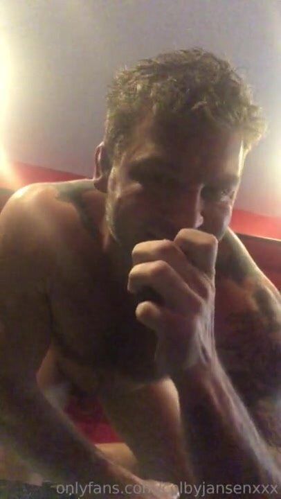 CJ PLAY WITH HUMONGOUS ANAL PLUG