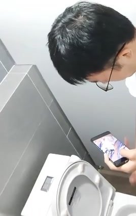Chinese boy toilet spy cam1