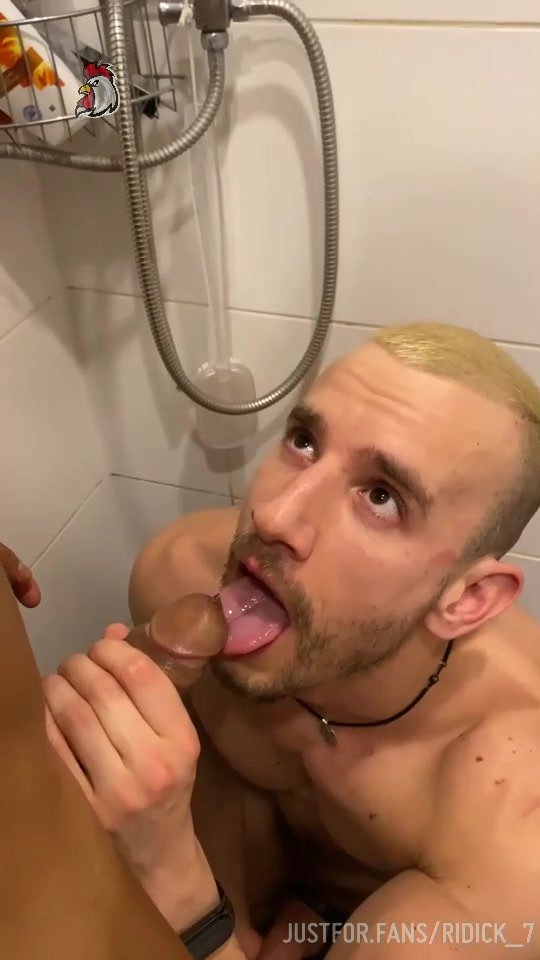 MUSCLE GUY HAS HIS ASS FILLED WITH PISS