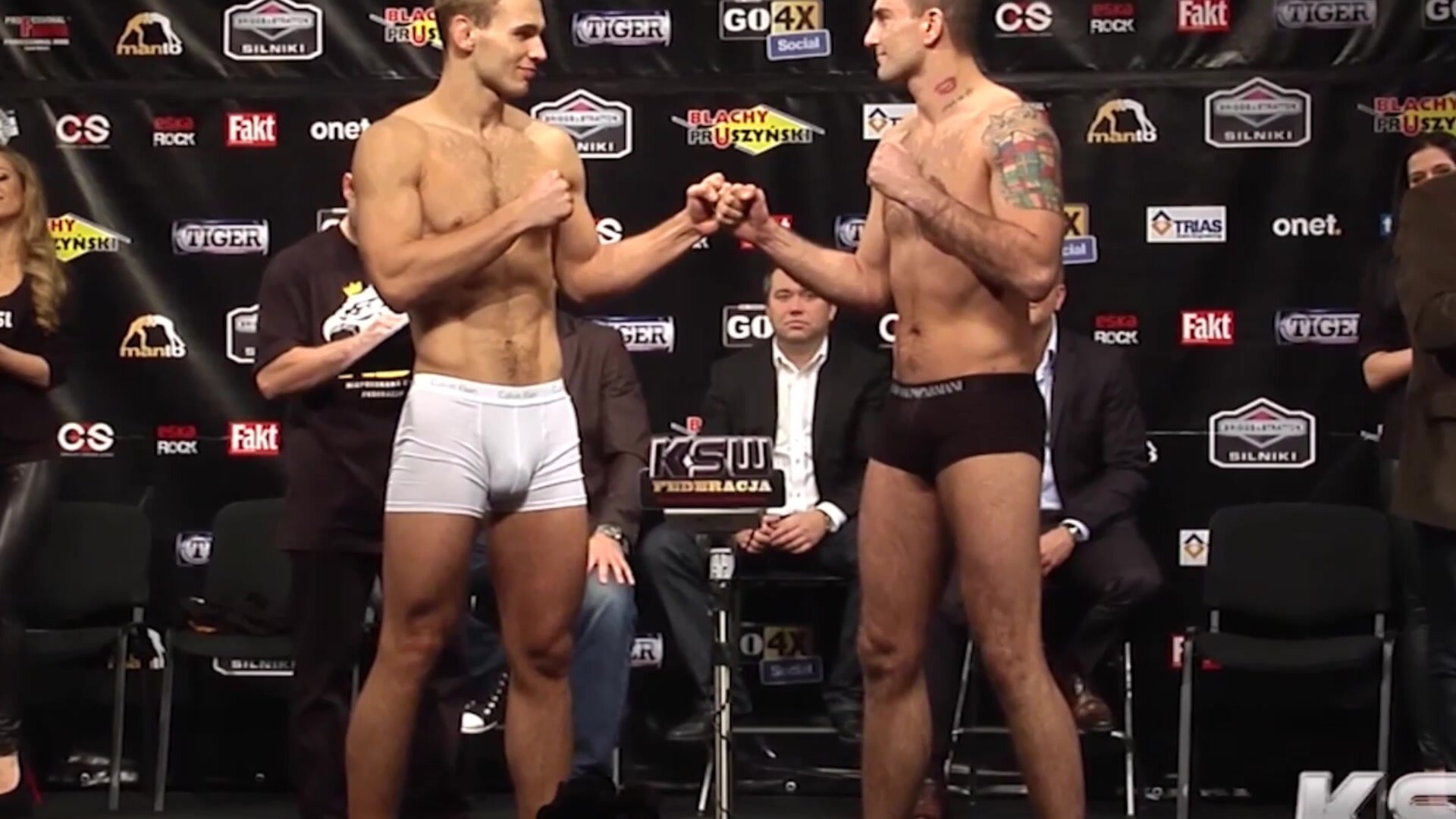weigh in, small bulge in white trunks