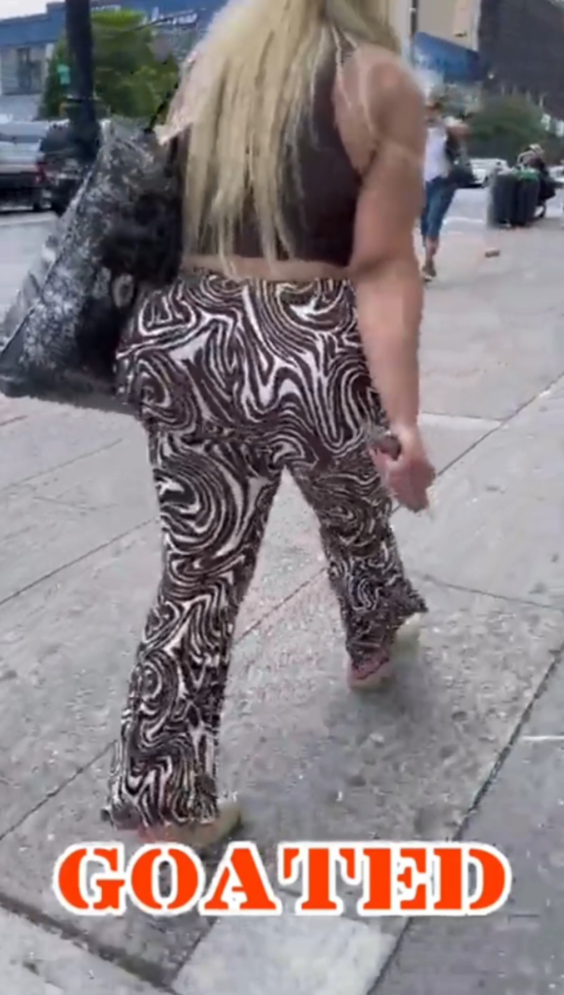 Video: LOOSE MEGA JIGGLING ASS CANDID BABE - ThisVid.com
