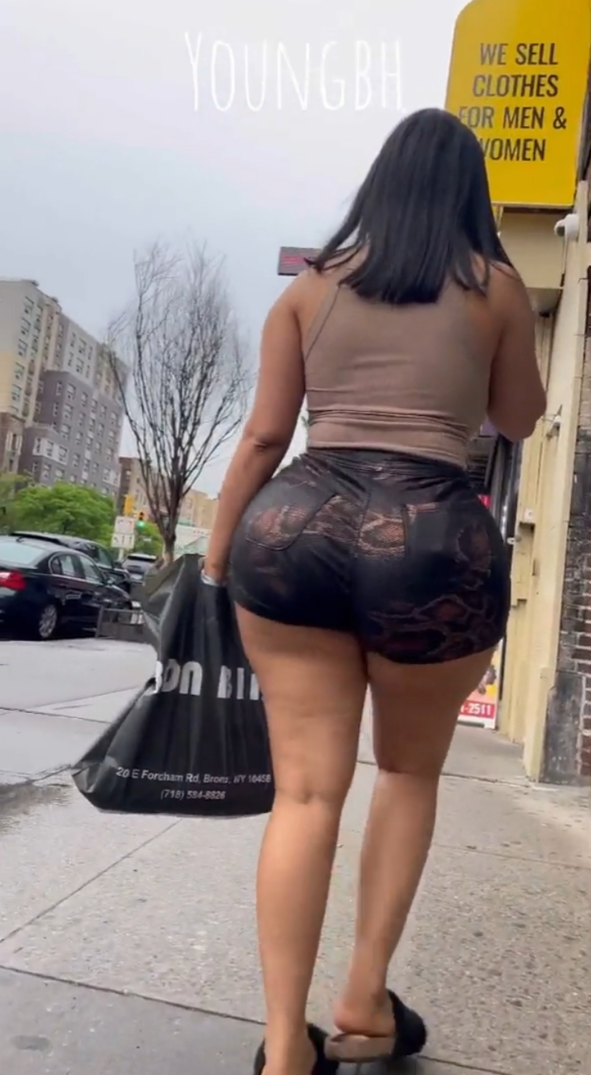 FOLLOWED HER THICK ATTRACTIVE ASS ALL THE WAY HOME
