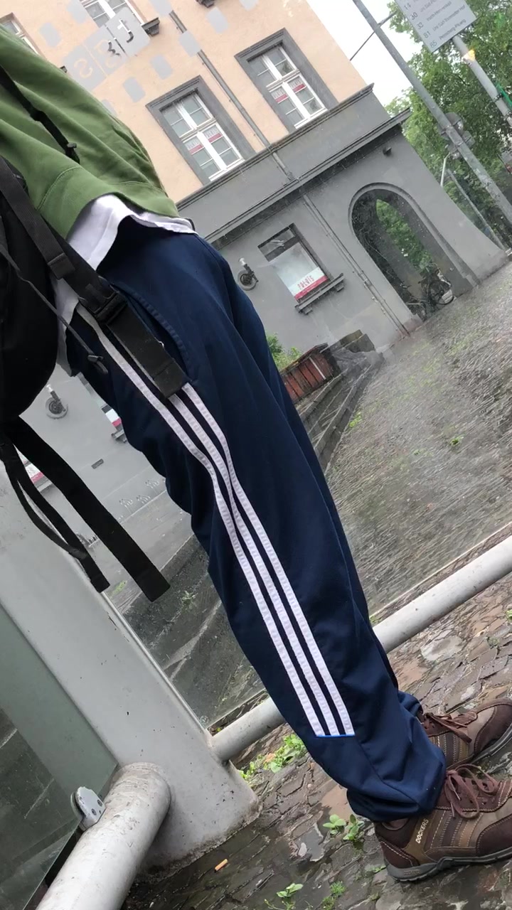 Bulge  pants