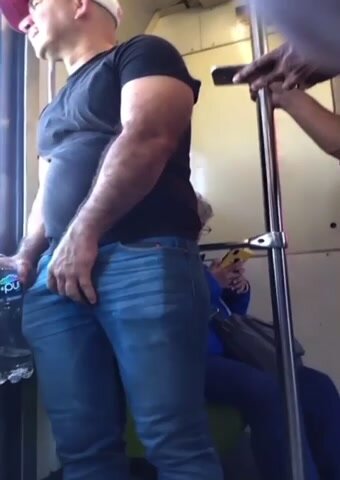 Passenger bulge grab