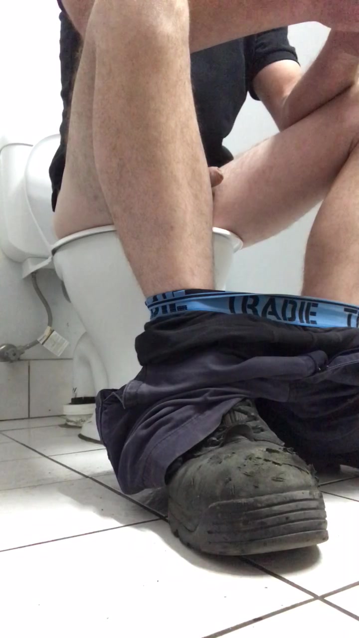 Public toilet - video 14