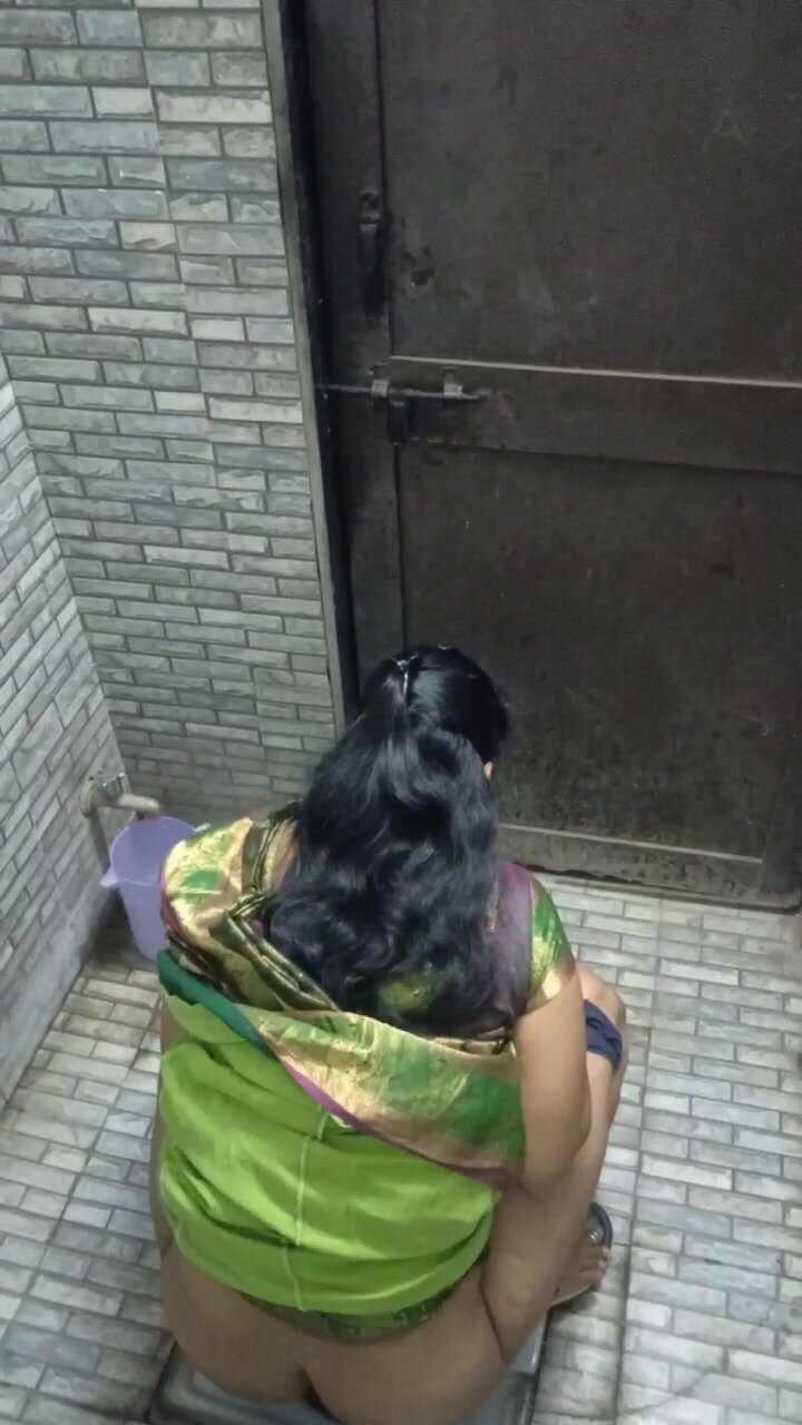 Mallu pissing - ThisVid.com