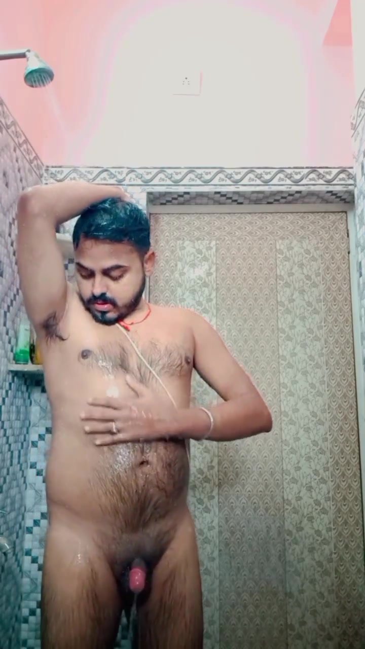SHOWING OFF 4568  indian shower