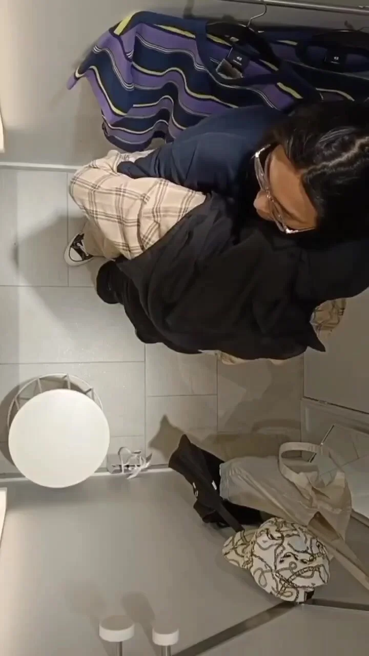 Indian changing room mms