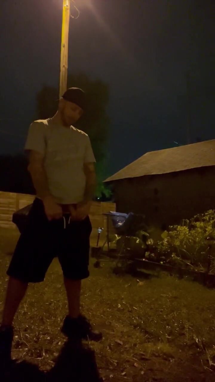 STRAIGHT DADDY TAKING A PISS 7