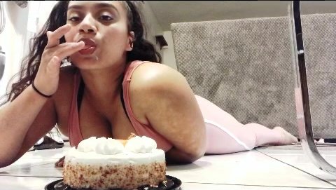 Chubby Latina - video 4