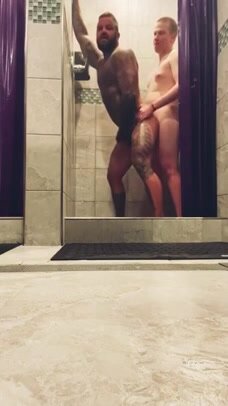 tattooed muscle guy in gym showers hooks up and fucks