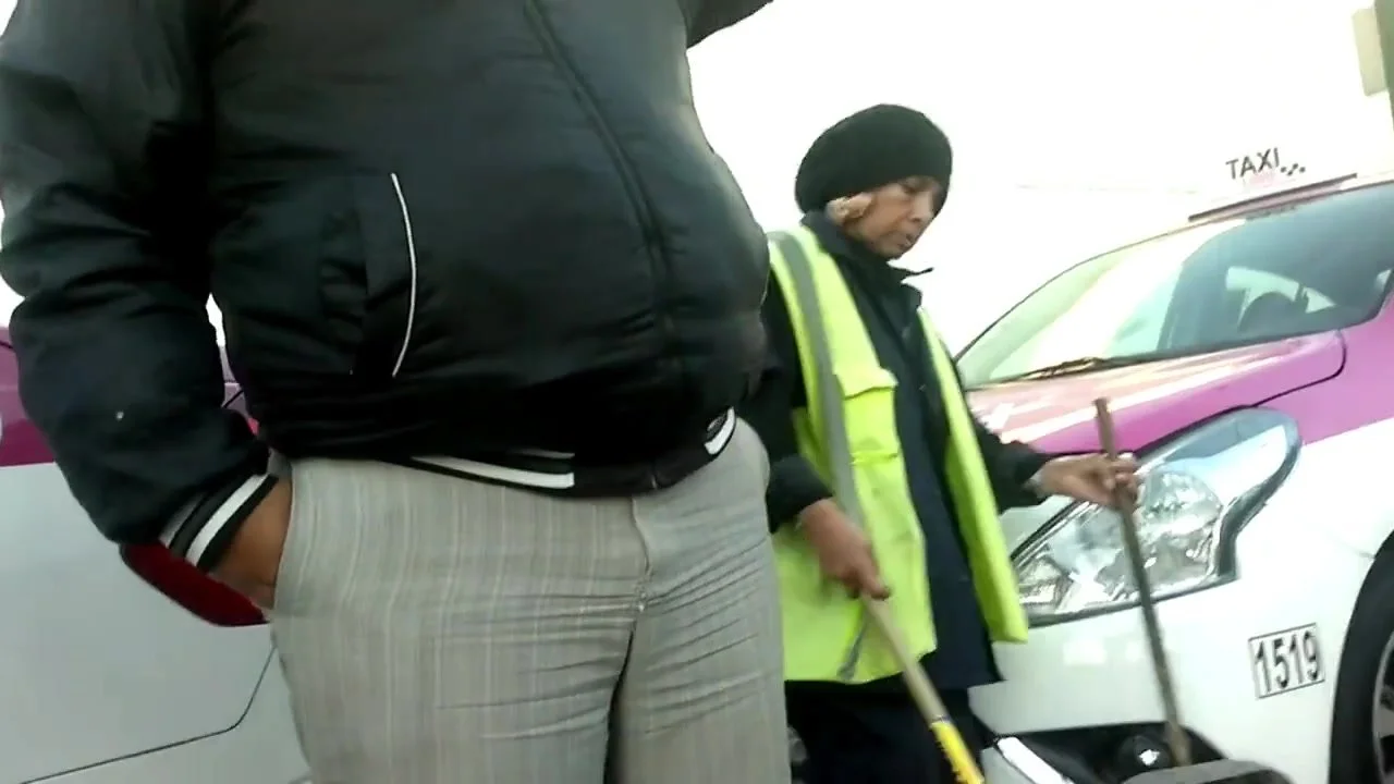 Bulto de gordo taxista - video 5 - ThisVid.com en anglais