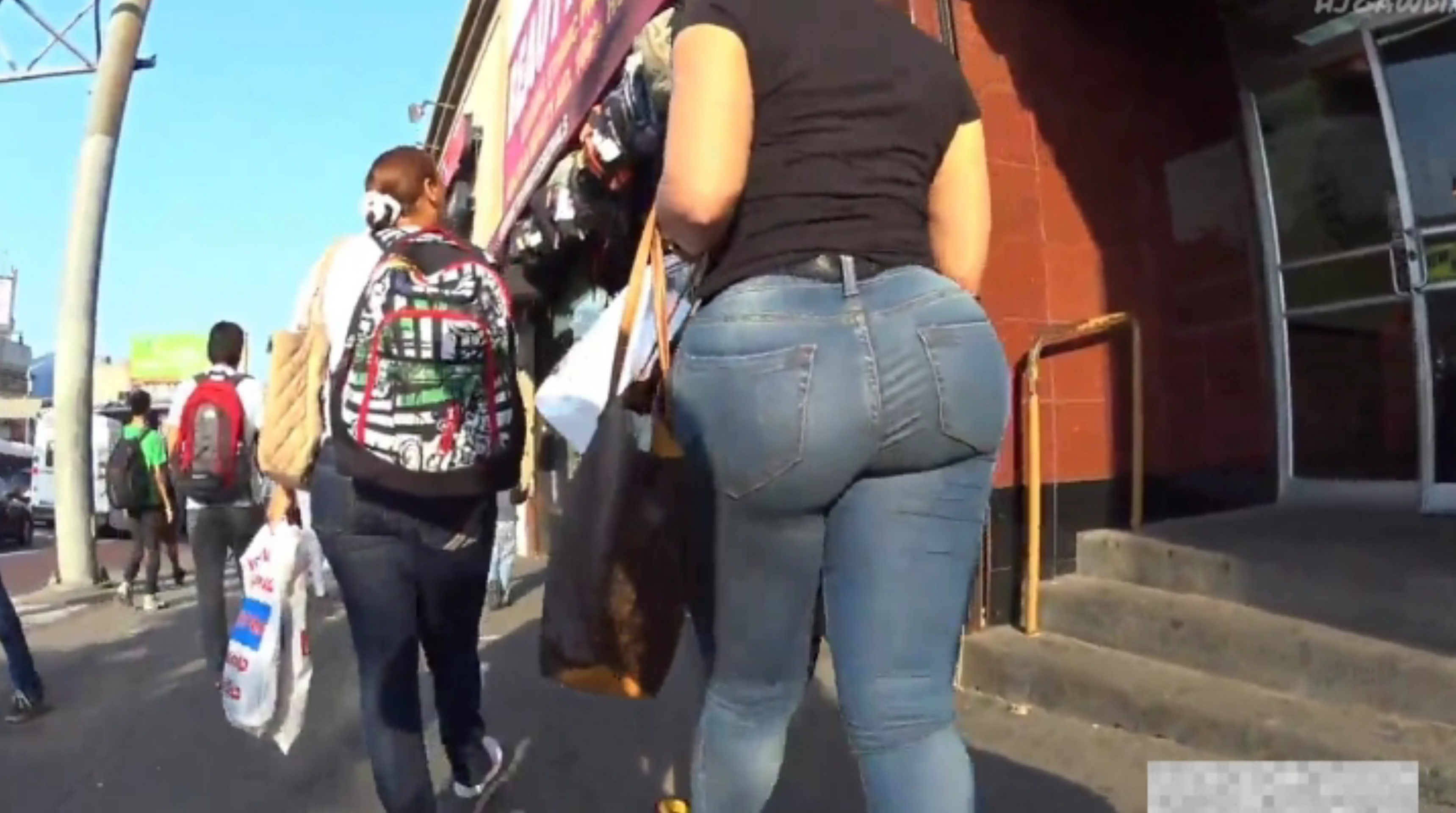 MONSTA BOOTY JEANS CANDID CAPTURE
