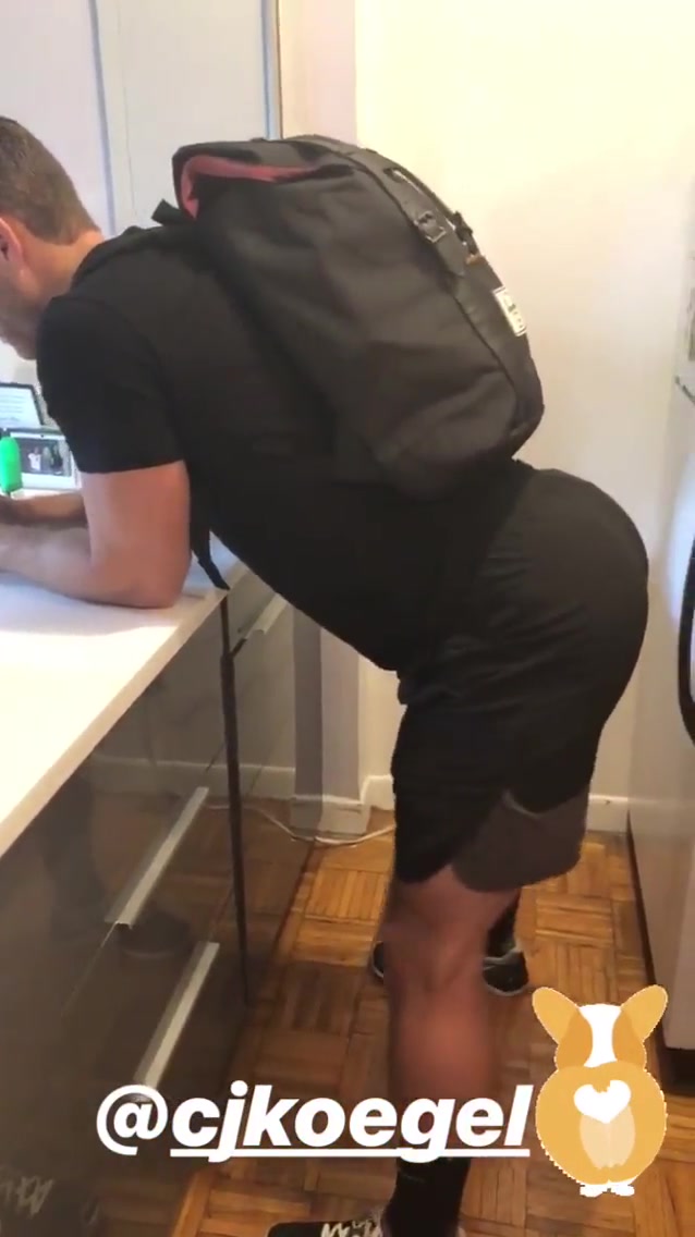 thick ass in the kitchen