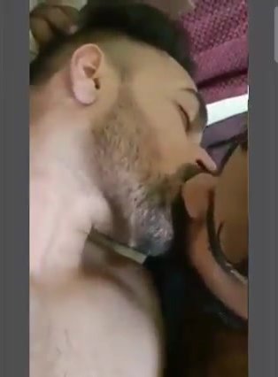 Hot desi kissing 25 - video 2