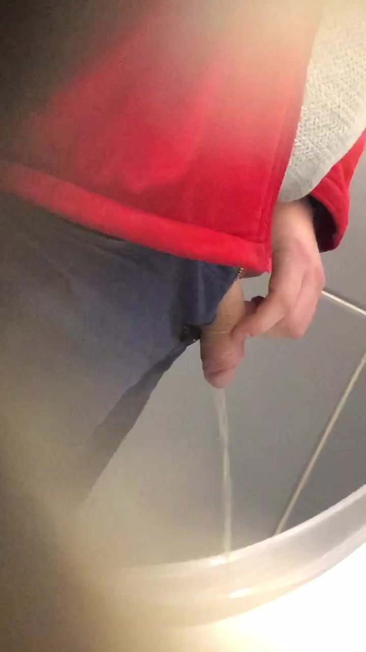 Hung Dad pissing