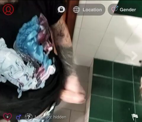 Curious tatted guy wanks