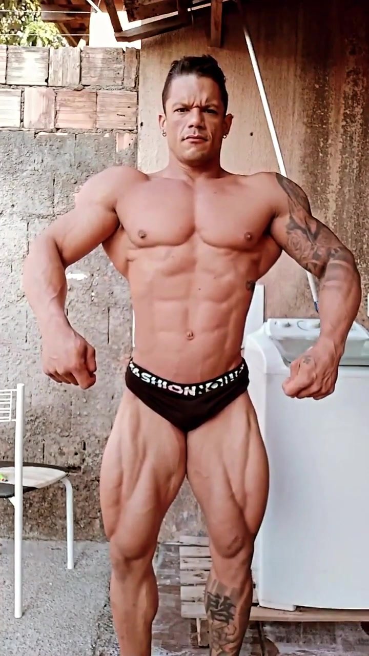 SUPER SEXY LATIN MUSCLE
