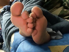Meaty Latin Feet Show In Bed  3