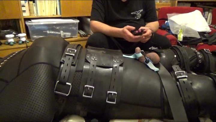 Segufixed rubberslave gets a CBT by electro - 2