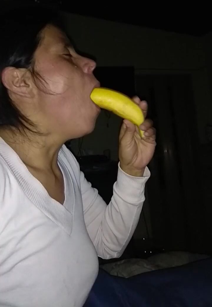 Deepthroat banana training slave