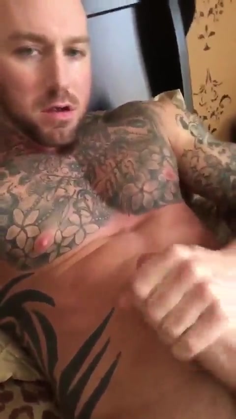 Tatted daddy jerks for fans.