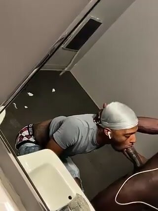 Black guy with nice arse cruises for a cock to fuck