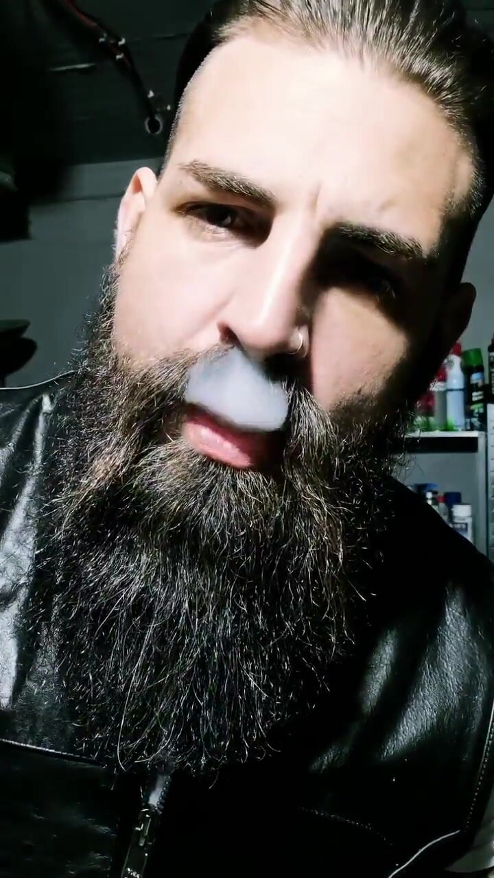 Beard smoke - video 2